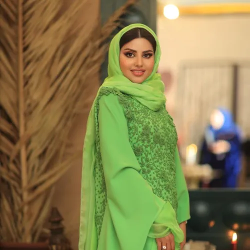 Hire Enas Alhenti, a fashion, beauty, and lifestyle influencer with 2M Instagram followers